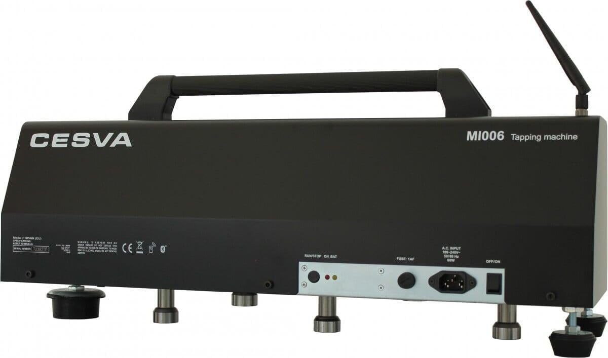 Máquina de percussão CESVA MI006, caixa preta com alça e antena