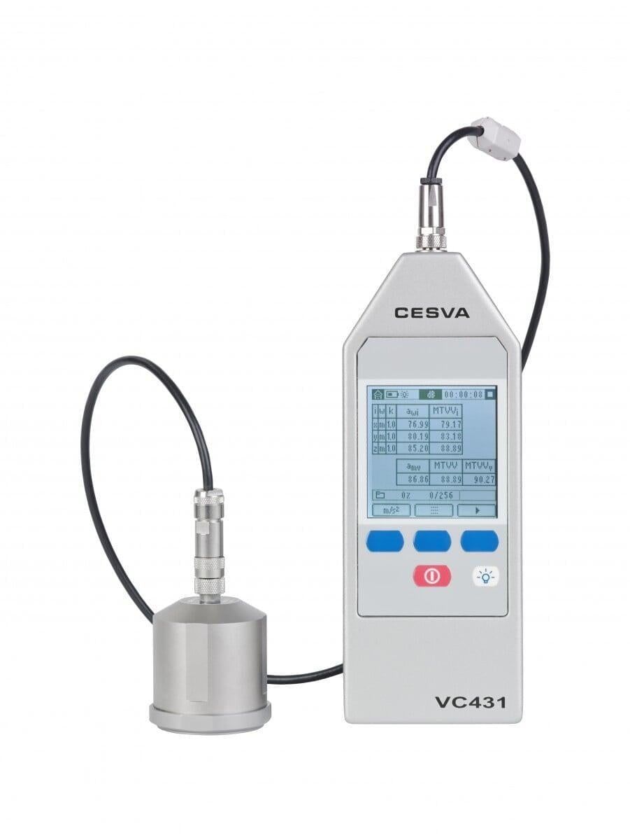 Vibrômetro CESVA VC431 ligado ao acelerômetro triaxial por cabo
